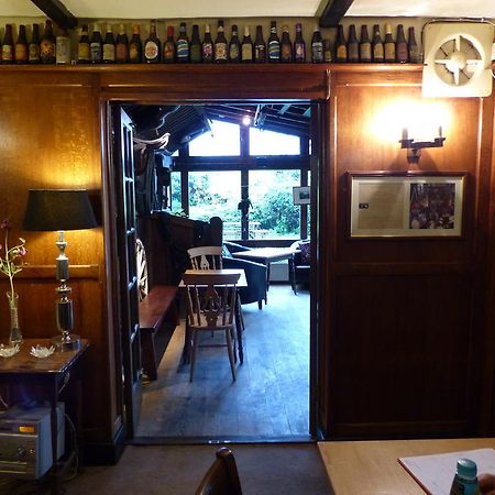 Englefield Green The Sun Inn מראה חיצוני תמונה