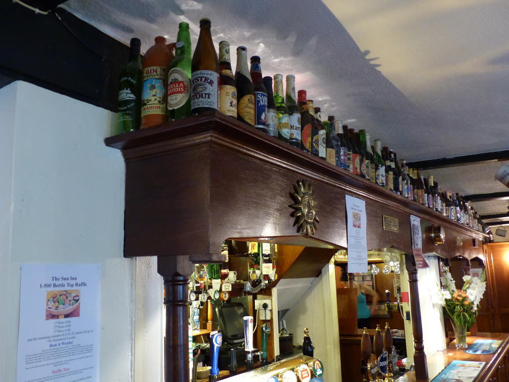 Englefield Green The Sun Inn מראה חיצוני תמונה