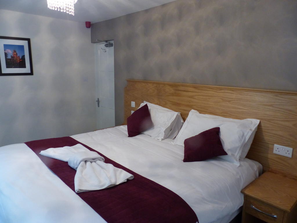 Englefield Green The Sun Inn חדר תמונה